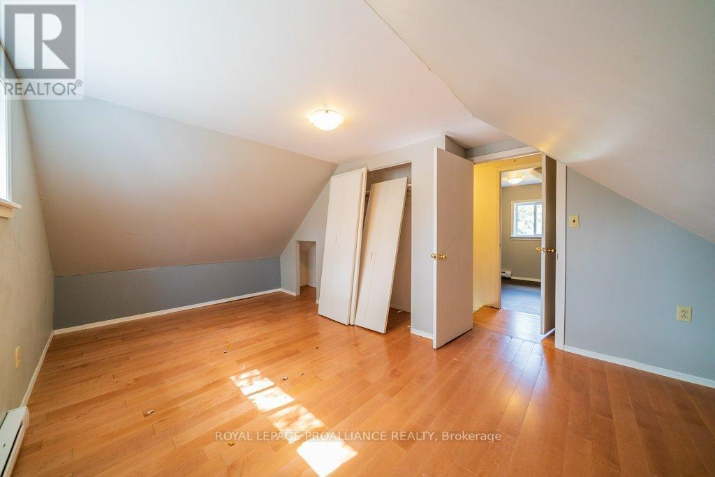 












12275 HIGHWAY 41

,
Addington Highlands (Addington Highlands),




Ontario
K0H2G0

