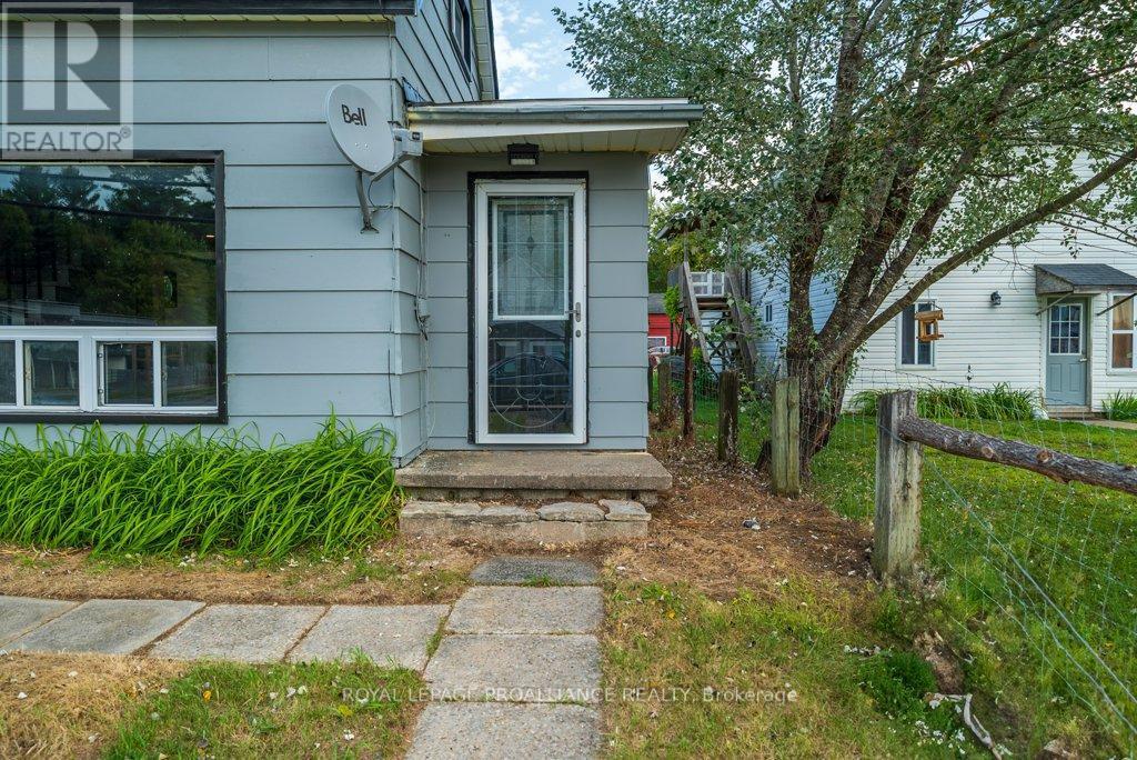 












12275 HIGHWAY 41

,
Addington Highlands (Addington Highlands),




Ontario
K0H2G0

