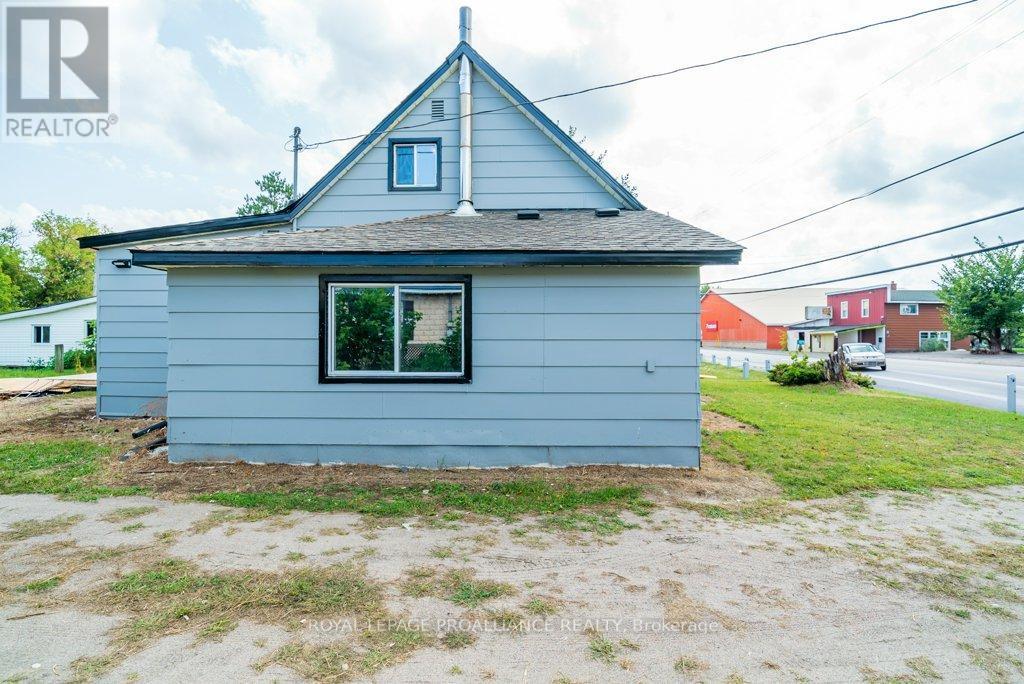 












12275 HIGHWAY 41

,
Addington Highlands (Addington Highlands),




Ontario
K0H2G0

