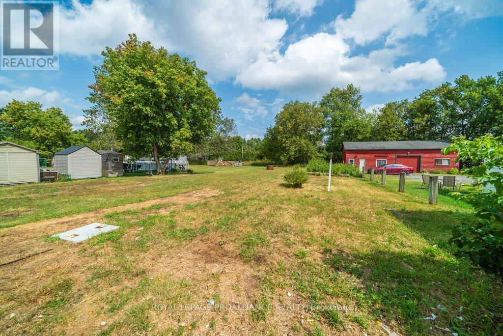 












12275 HIGHWAY 41

,
Addington Highlands (Addington Highlands),




Ontario
K0H2G0

