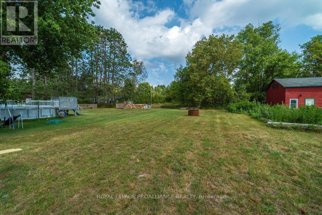 












12275 HIGHWAY 41

,
Addington Highlands (Addington Highlands),




Ontario
K0H2G0

