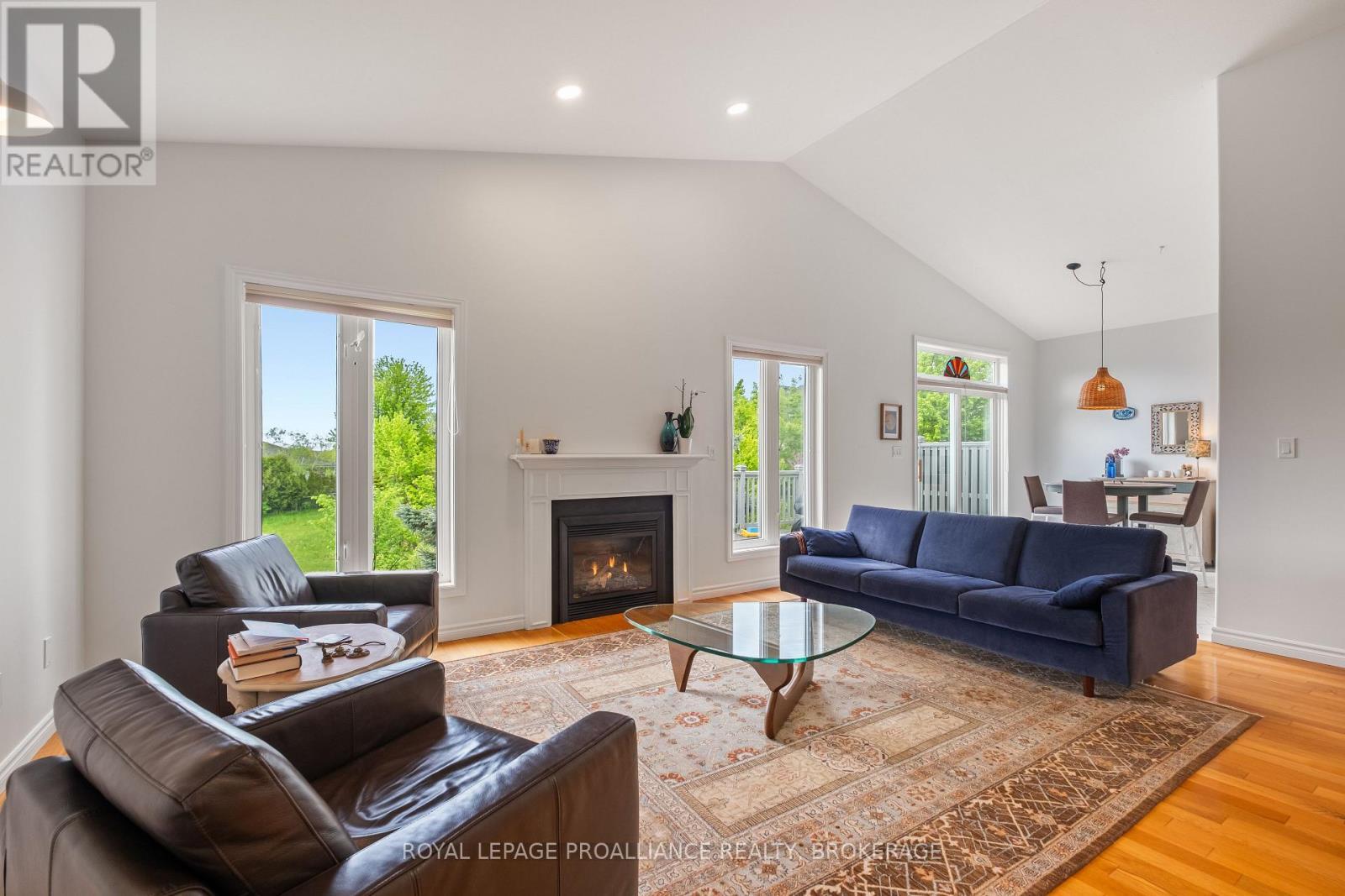 












34 SCHOONER DRIVE

,
Kingston (Kingston East (Incl Barret Crt)),




Ontario
K7K7J8

