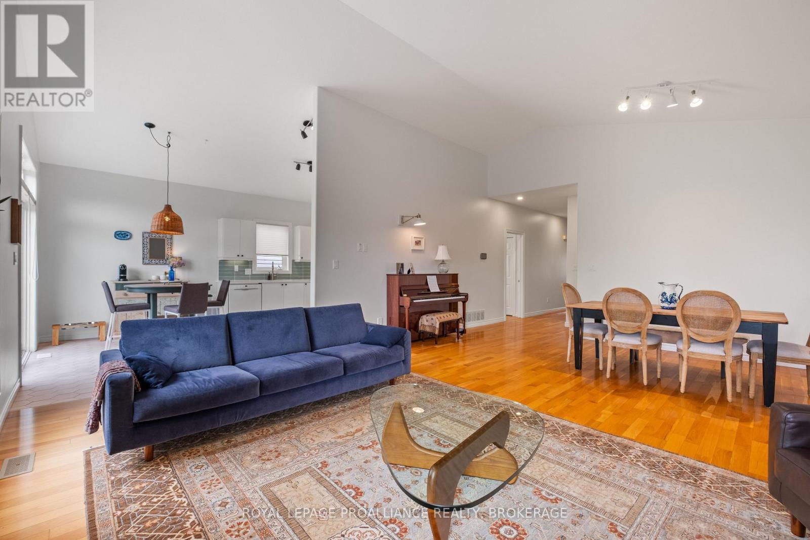 












34 SCHOONER DRIVE

,
Kingston (Kingston East (Incl Barret Crt)),




Ontario
K7K7J8

