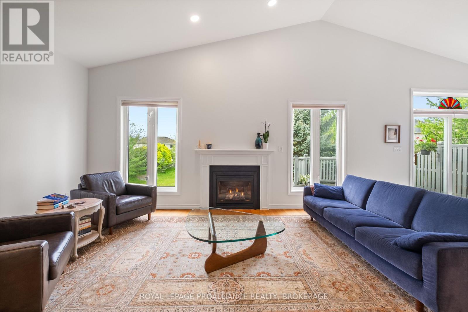 












34 SCHOONER DRIVE

,
Kingston (Kingston East (Incl Barret Crt)),




Ontario
K7K7J8

