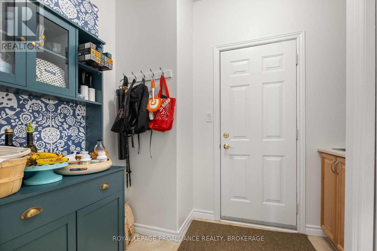 












34 SCHOONER DRIVE

,
Kingston (Kingston East (Incl Barret Crt)),




Ontario
K7K7J8

