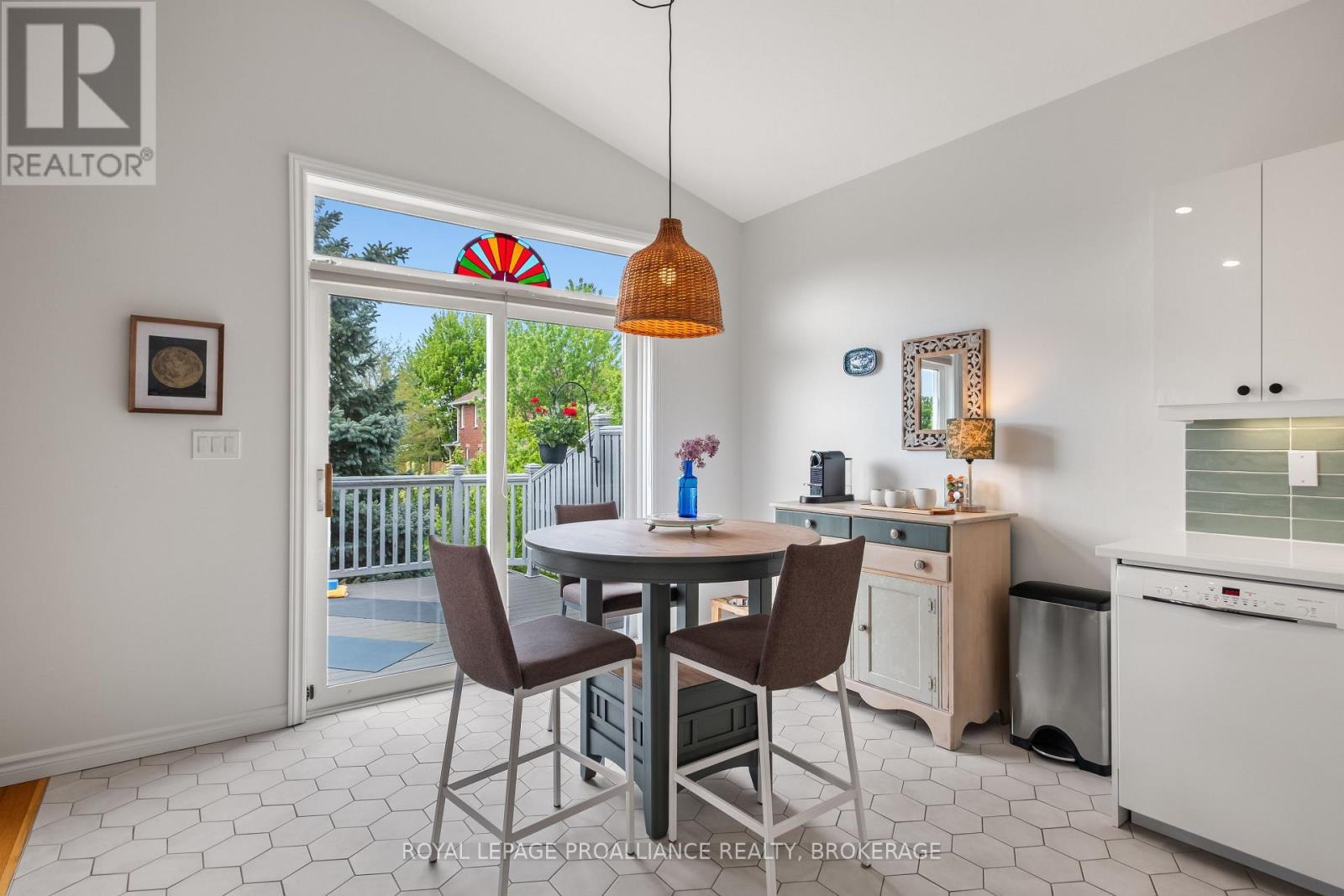 












34 SCHOONER DRIVE

,
Kingston (Kingston East (Incl Barret Crt)),




Ontario
K7K7J8

