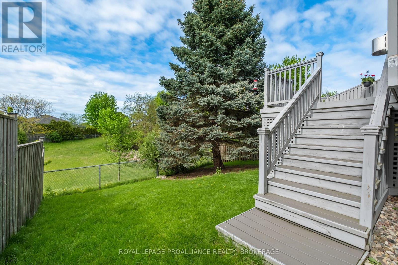 












34 SCHOONER DRIVE

,
Kingston (Kingston East (Incl Barret Crt)),




Ontario
K7K7J8

