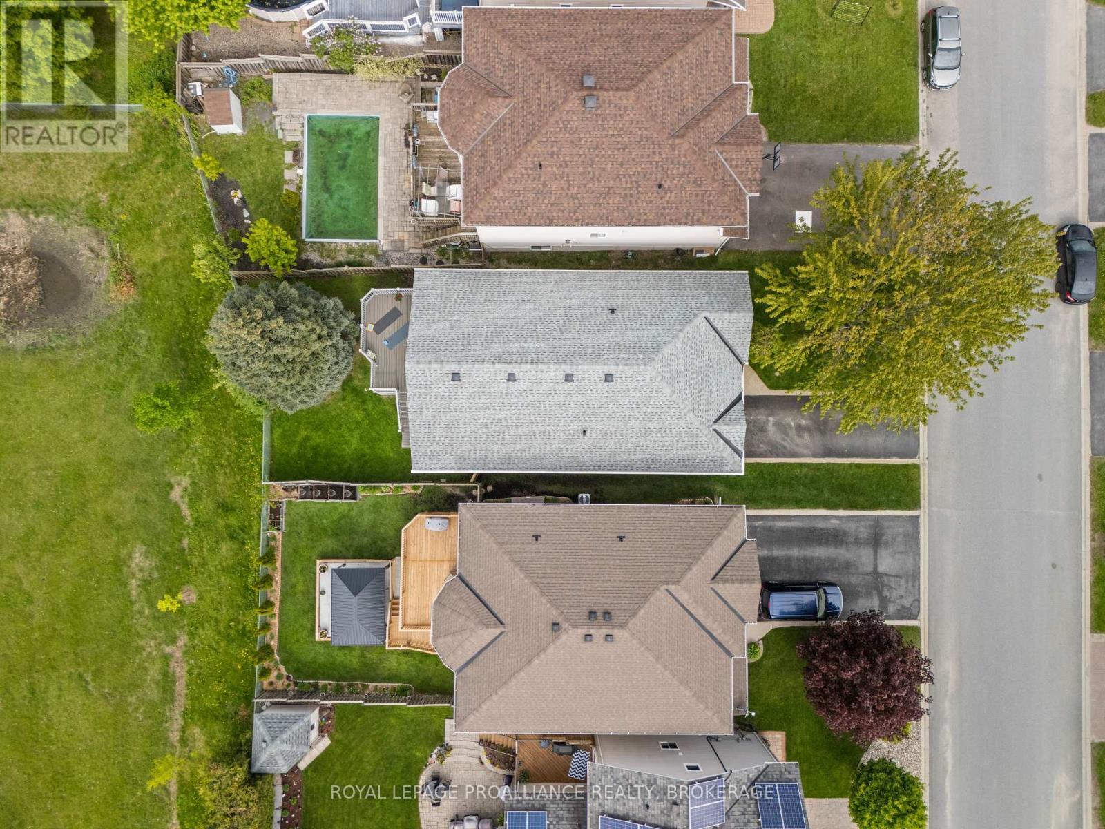 












34 SCHOONER DRIVE

,
Kingston (Kingston East (Incl Barret Crt)),




Ontario
K7K7J8

