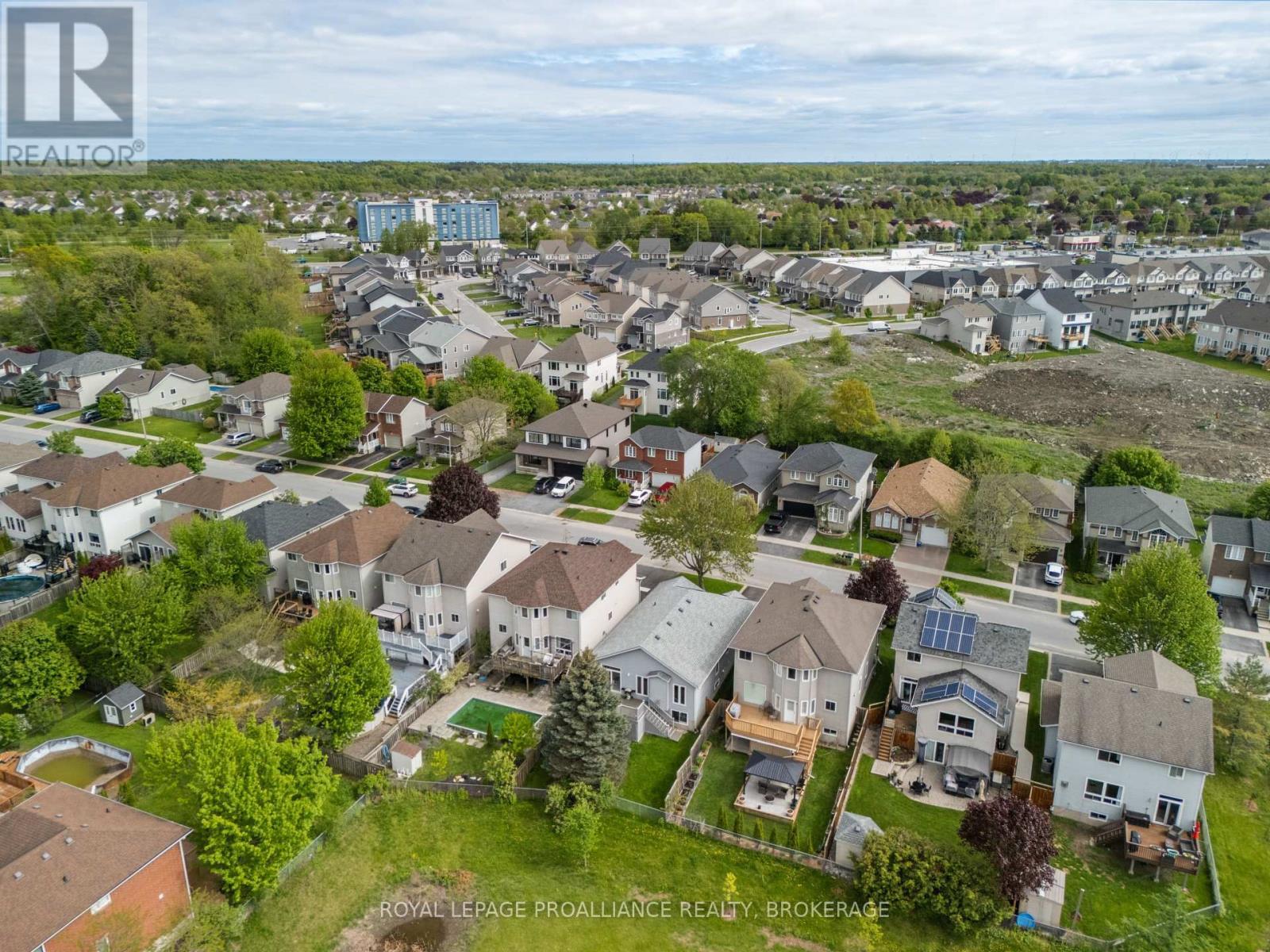 












34 SCHOONER DRIVE

,
Kingston (Kingston East (Incl Barret Crt)),




Ontario
K7K7J8

