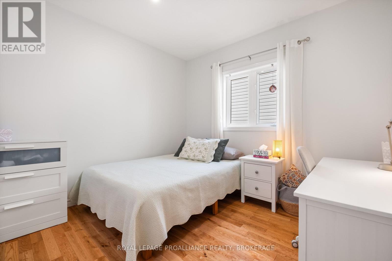 












34 SCHOONER DRIVE

,
Kingston (Kingston East (Incl Barret Crt)),




Ontario
K7K7J8

