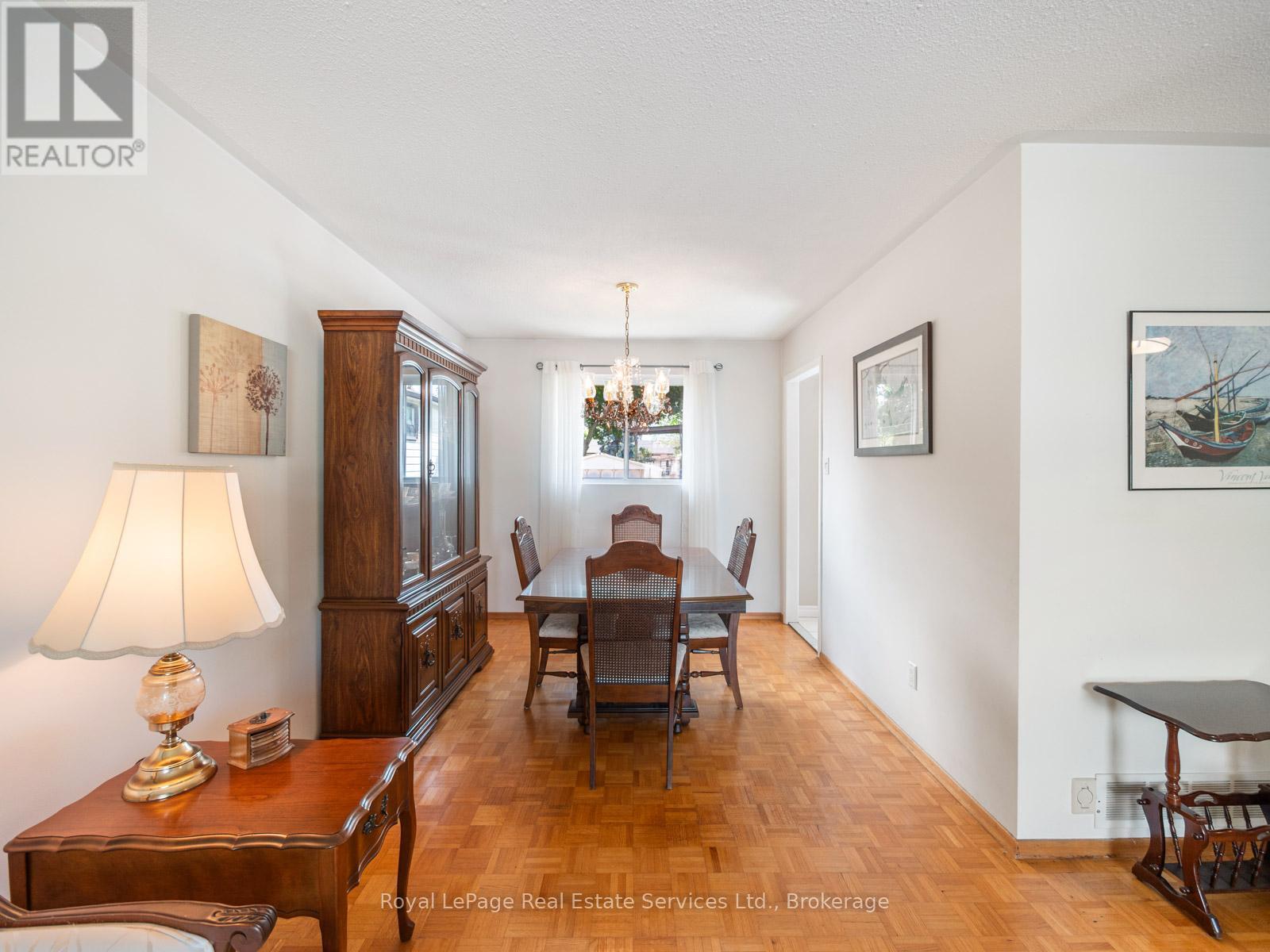 












1 MOSSWOOD LANE

,
Toronto (West Humber-Clairville),




Ontario
M9V1M3

