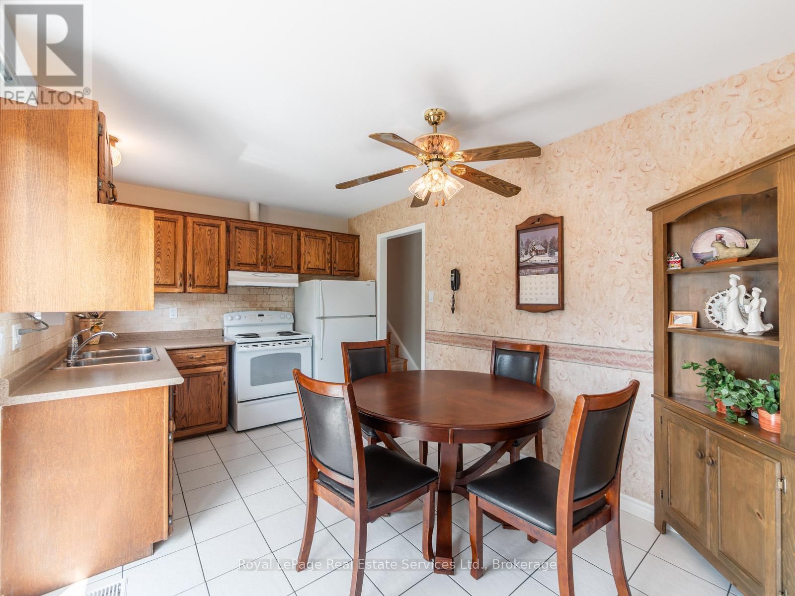 












1 MOSSWOOD LANE

,
Toronto (West Humber-Clairville),




Ontario
M9V1M3

