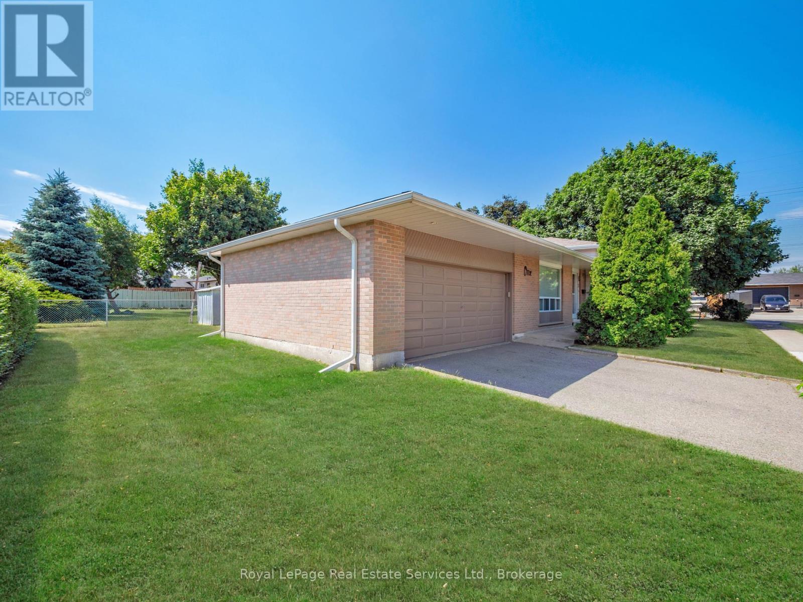 












1 MOSSWOOD LANE

,
Toronto (West Humber-Clairville),




Ontario
M9V1M3

