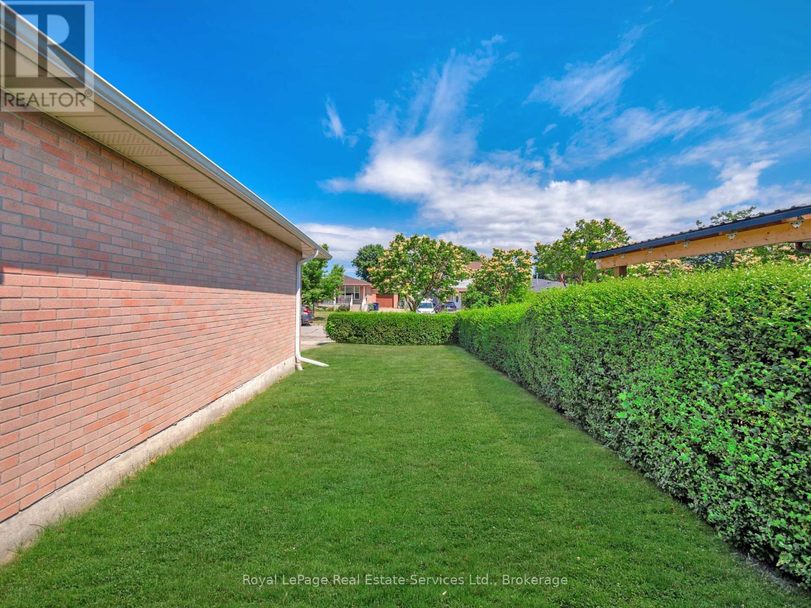 












1 MOSSWOOD LANE

,
Toronto (West Humber-Clairville),




Ontario
M9V1M3

