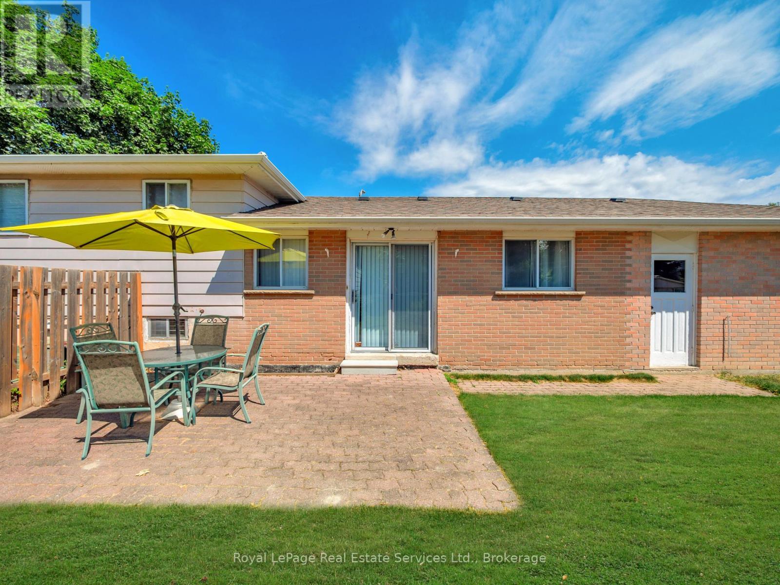 












1 MOSSWOOD LANE

,
Toronto (West Humber-Clairville),




Ontario
M9V1M3


