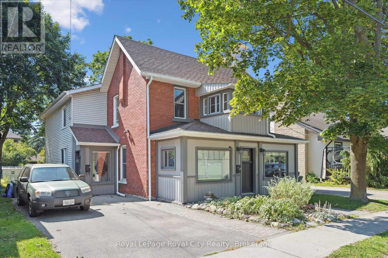 












92 KATHLEEN STREET

,
Guelph (Exhibition Park),




Ontario
N1H4Y3

