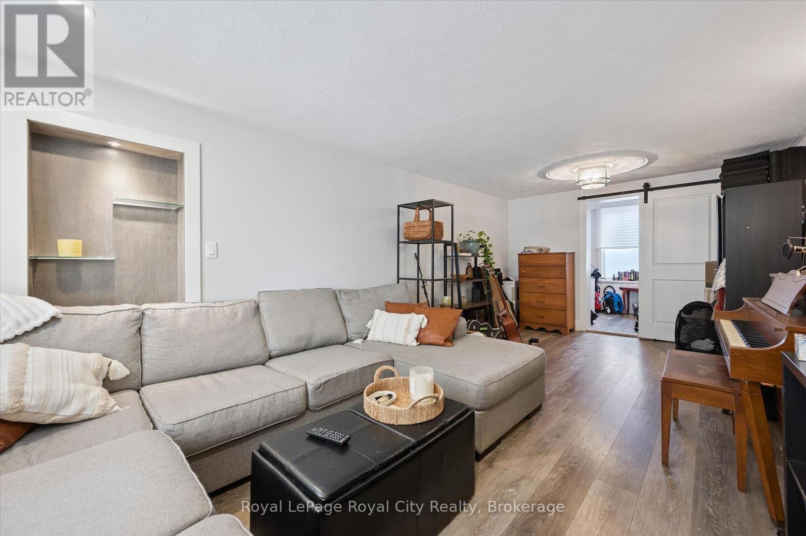












92 KATHLEEN STREET

,
Guelph (Exhibition Park),




Ontario
N1H4Y3

