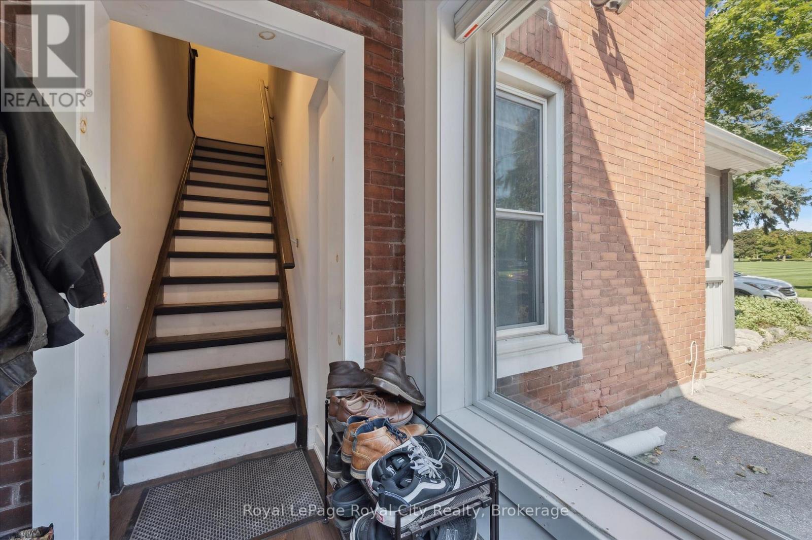 












92 KATHLEEN STREET

,
Guelph (Exhibition Park),




Ontario
N1H4Y3

