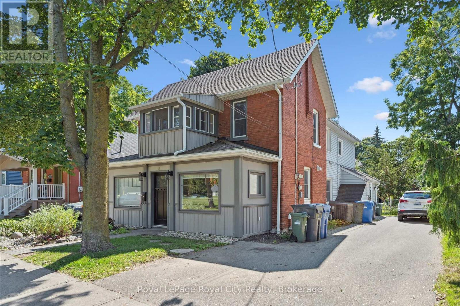 












92 KATHLEEN STREET

,
Guelph (Exhibition Park),




Ontario
N1H4Y3

