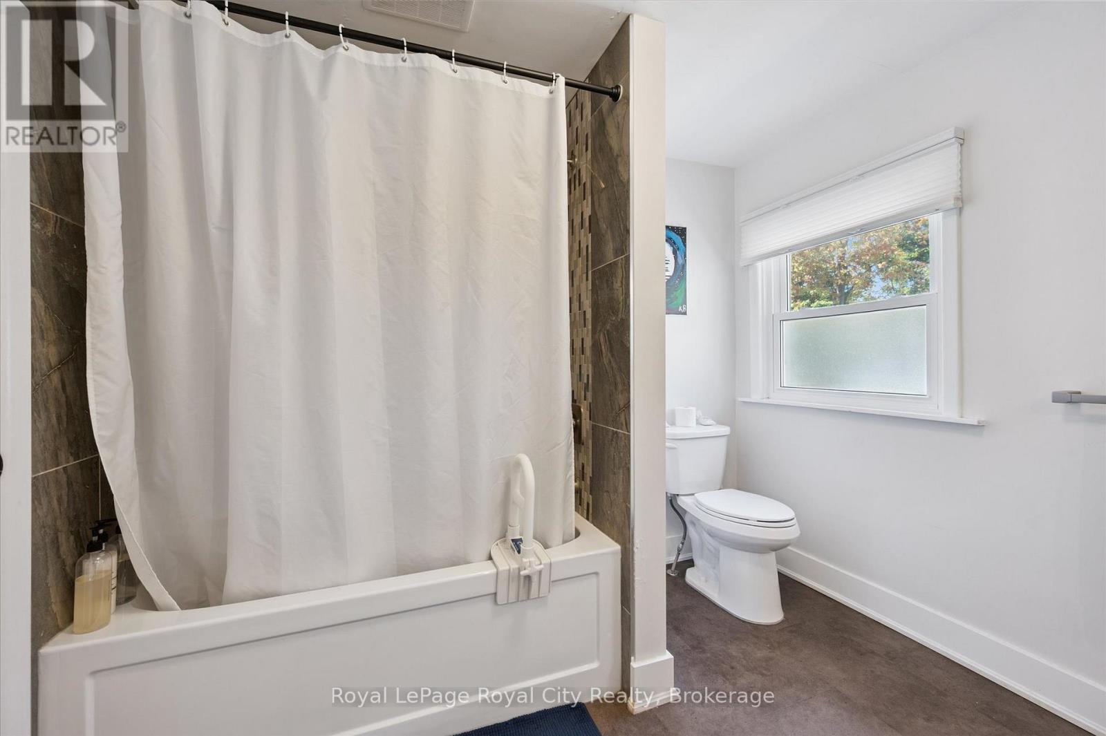 












92 KATHLEEN STREET

,
Guelph (Exhibition Park),




Ontario
N1H4Y3

