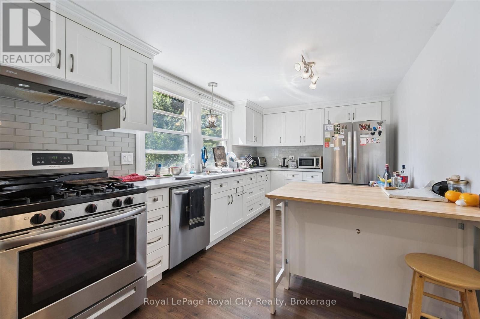 












92 KATHLEEN STREET

,
Guelph (Exhibition Park),




Ontario
N1H4Y3

