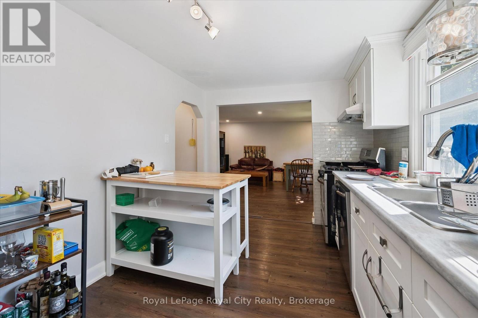 












92 KATHLEEN STREET

,
Guelph (Exhibition Park),




Ontario
N1H4Y3

