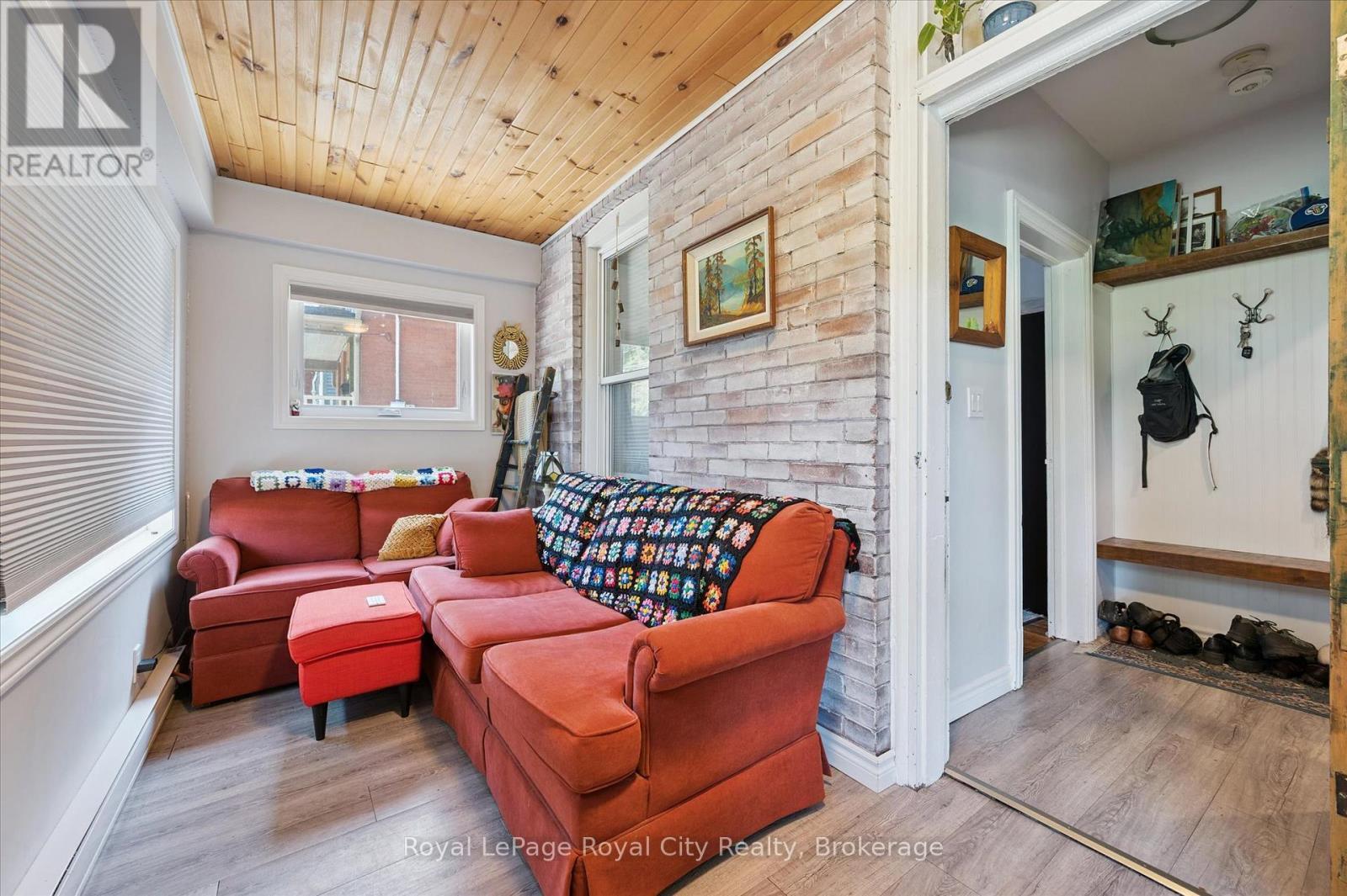 












92 KATHLEEN STREET

,
Guelph (Exhibition Park),




Ontario
N1H4Y3

