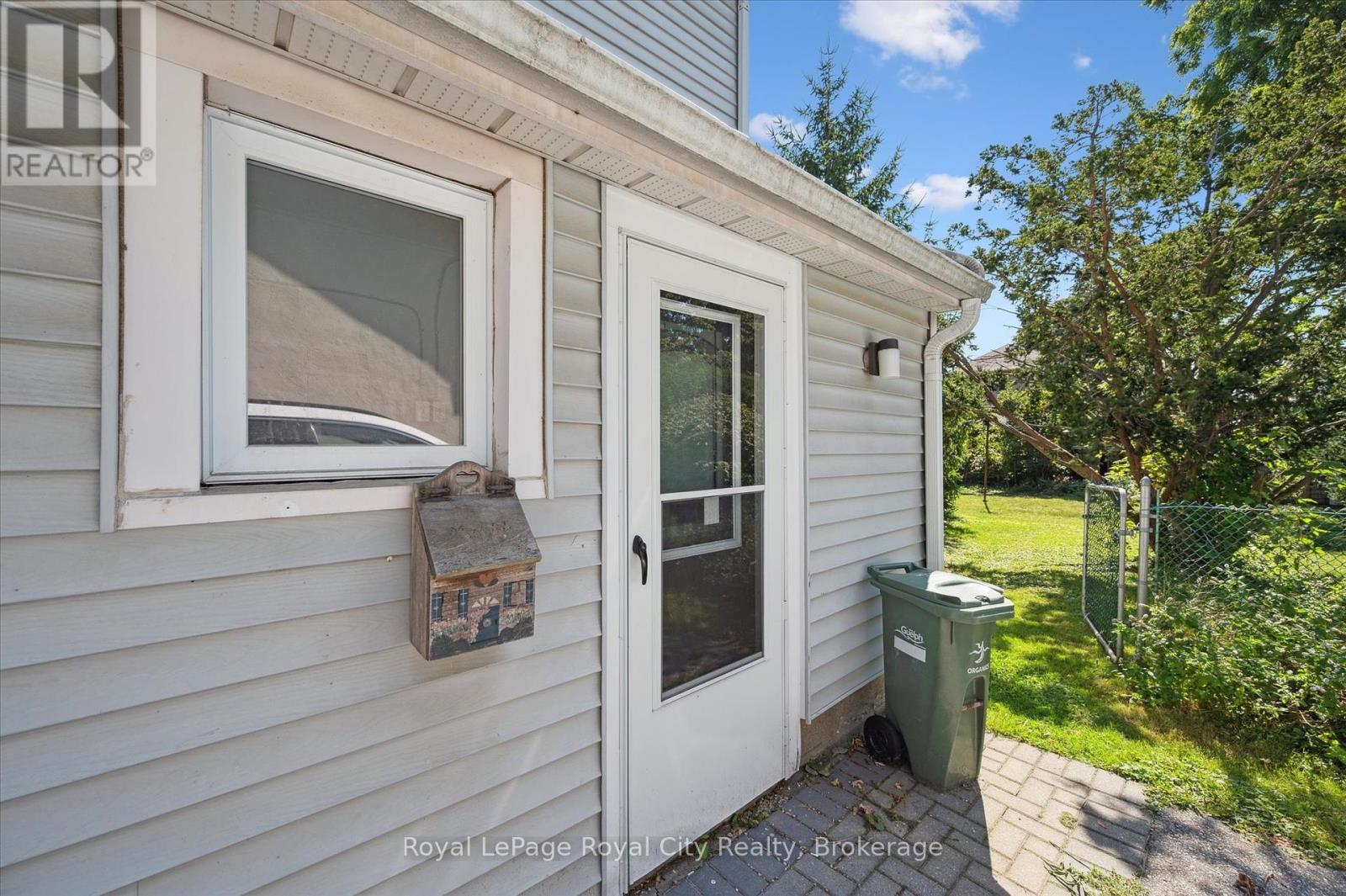 












92 KATHLEEN STREET

,
Guelph (Exhibition Park),




Ontario
N1H4Y3

