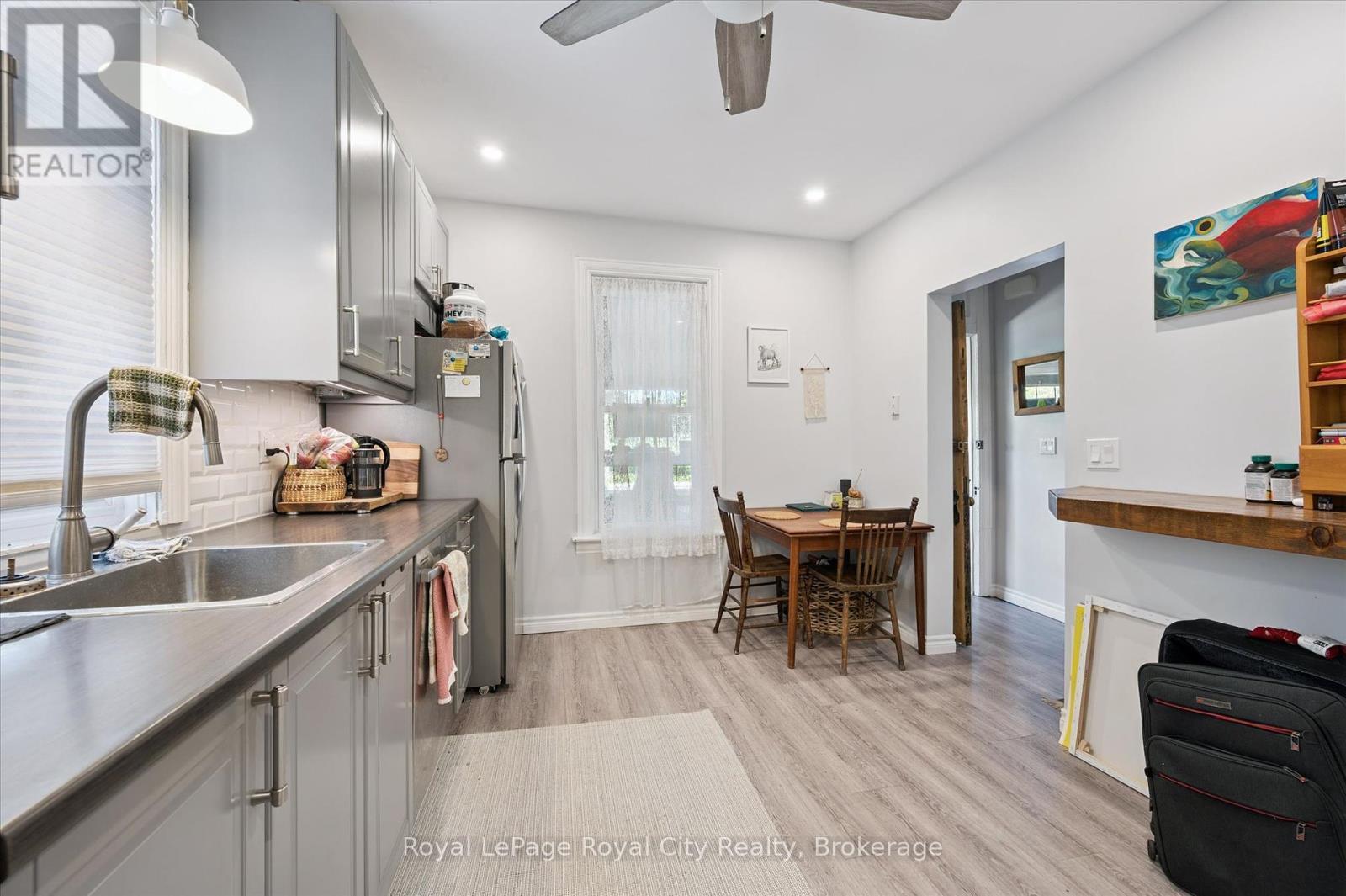 












92 KATHLEEN STREET

,
Guelph (Exhibition Park),




Ontario
N1H4Y3

