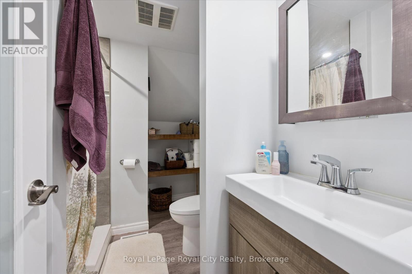 












92 KATHLEEN STREET

,
Guelph (Exhibition Park),




Ontario
N1H4Y3

