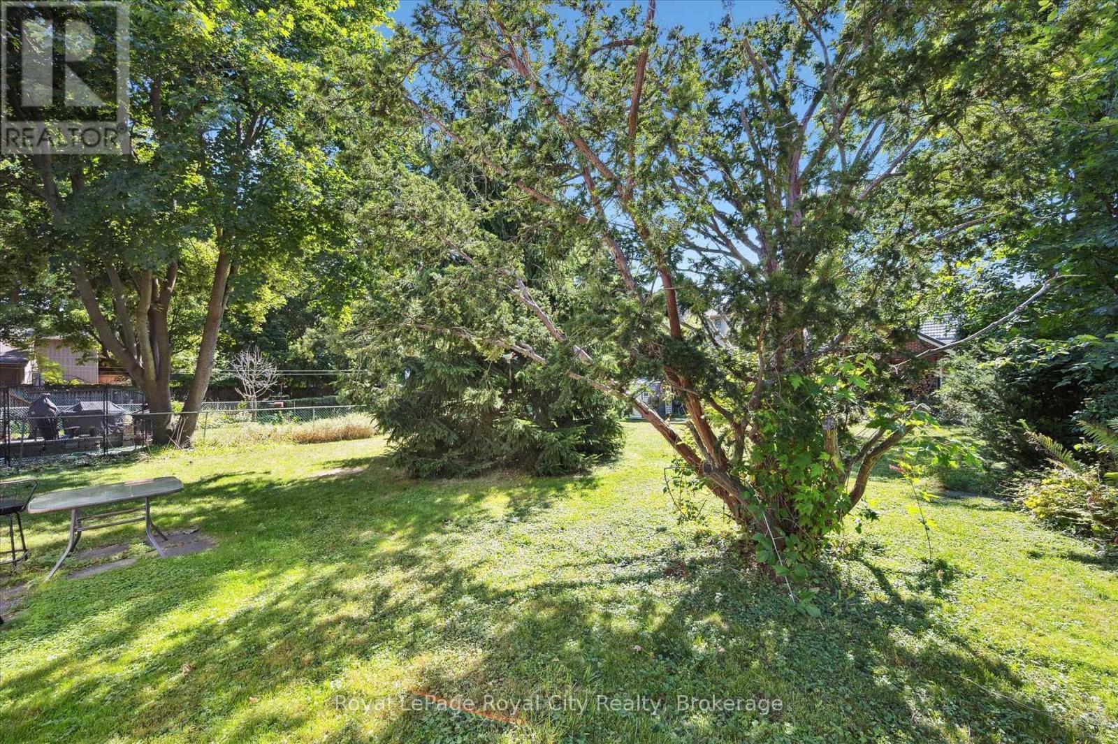 












92 KATHLEEN STREET

,
Guelph (Exhibition Park),




Ontario
N1H4Y3

