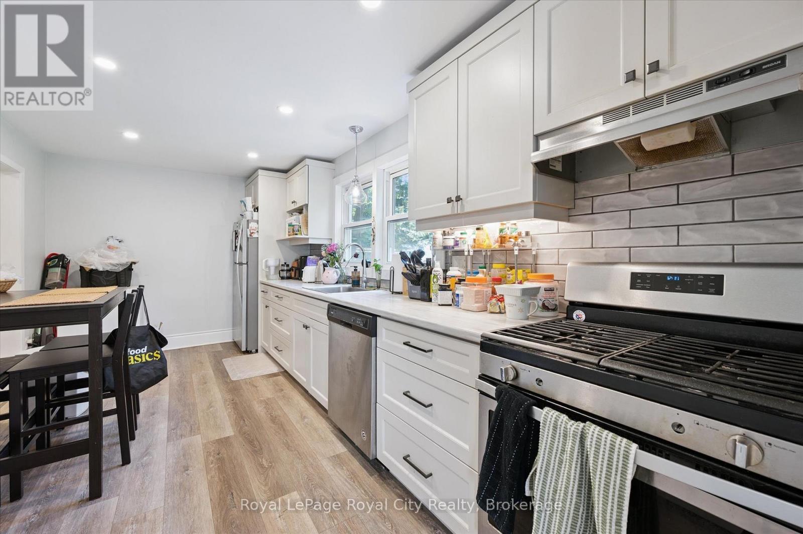 












92 KATHLEEN STREET

,
Guelph (Exhibition Park),




Ontario
N1H4Y3

