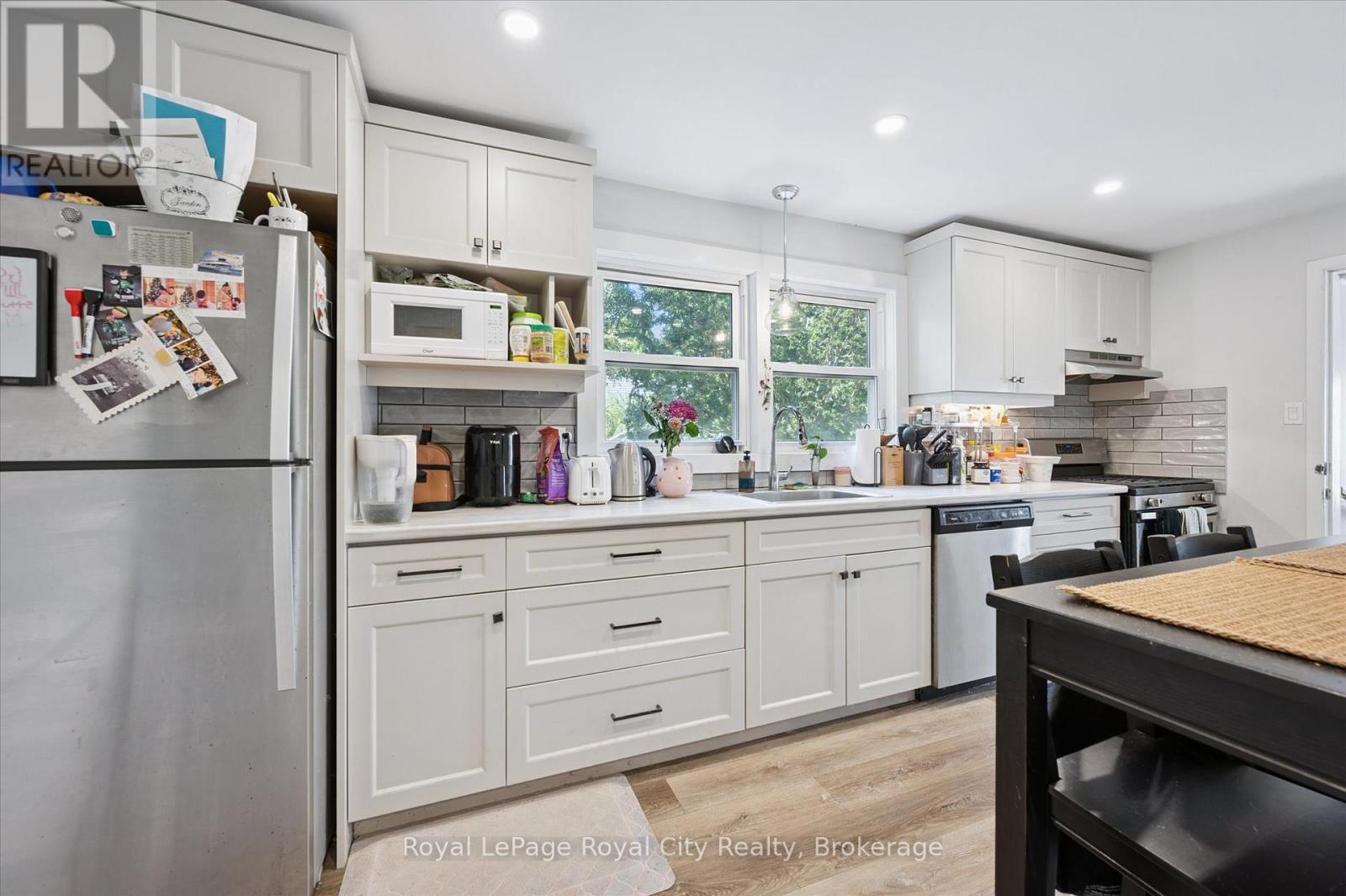 












92 KATHLEEN STREET

,
Guelph (Exhibition Park),




Ontario
N1H4Y3

