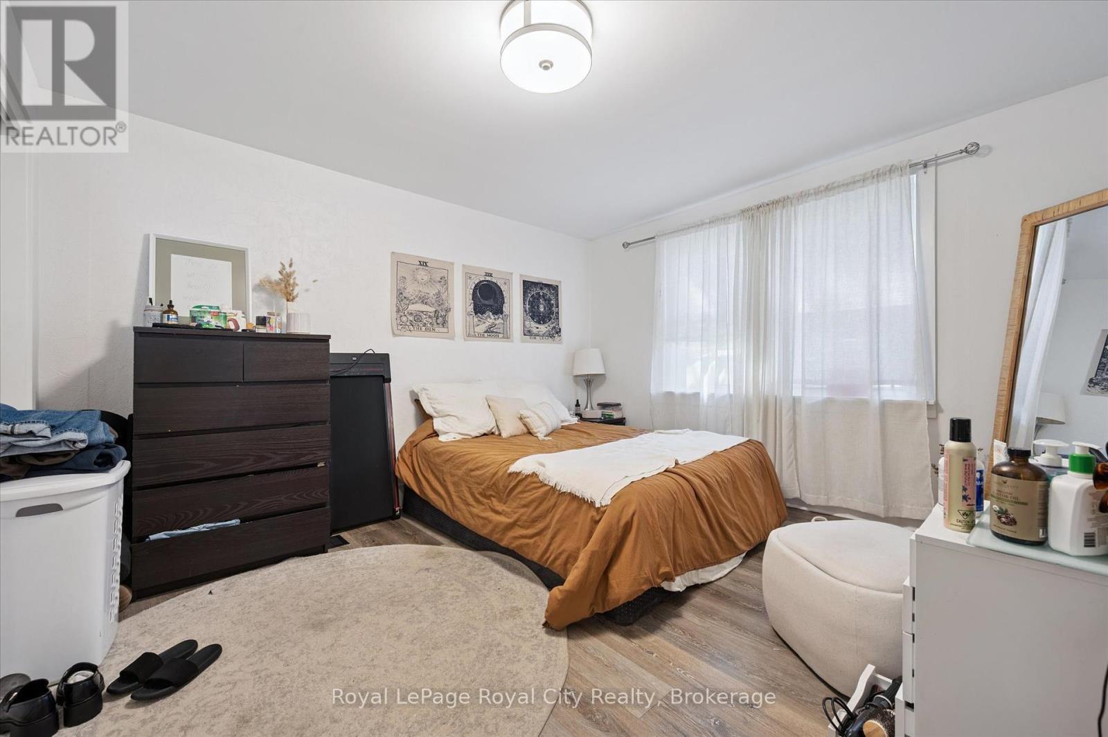 












92 KATHLEEN STREET

,
Guelph (Exhibition Park),




Ontario
N1H4Y3

