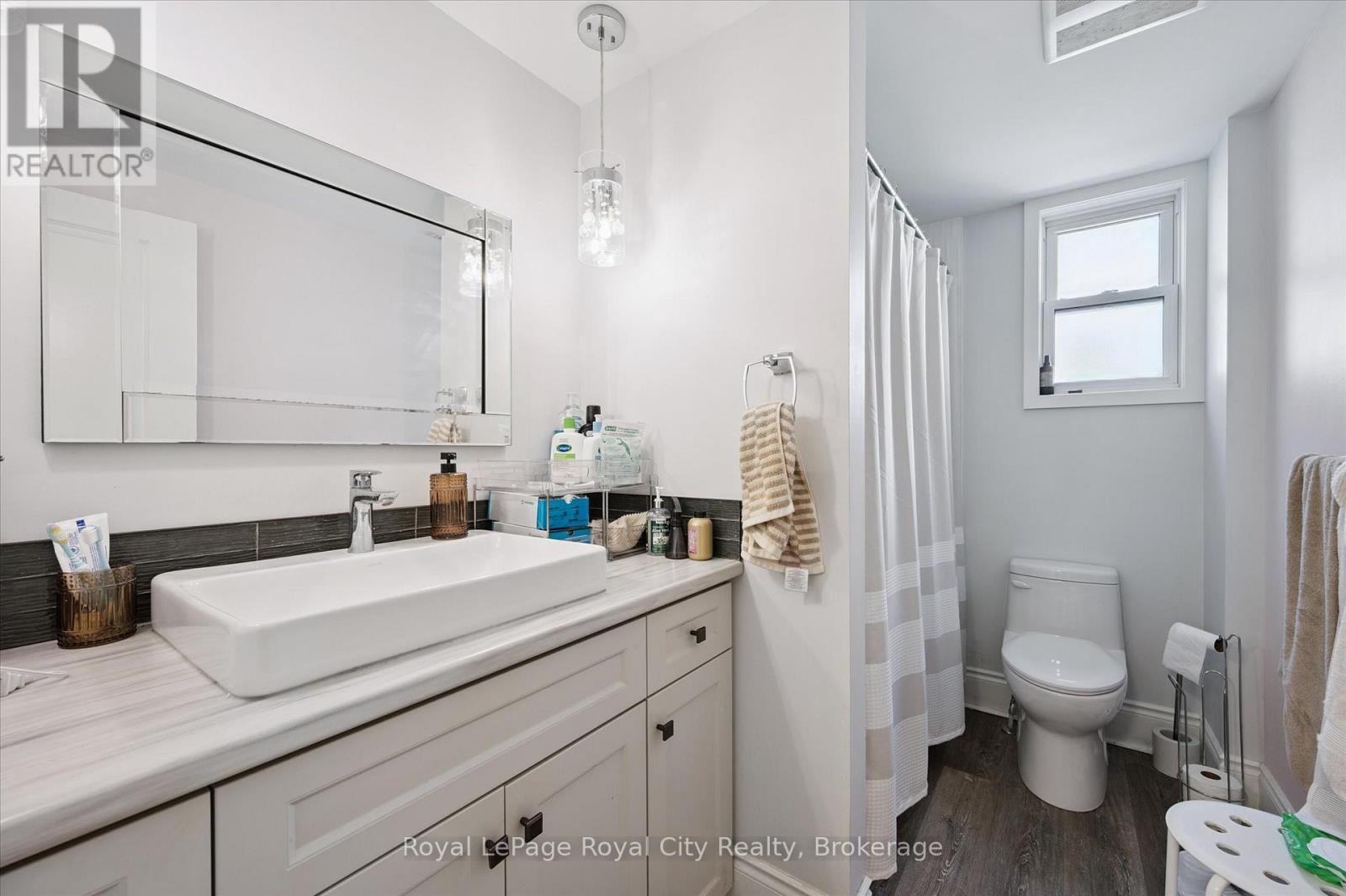 












92 KATHLEEN STREET

,
Guelph (Exhibition Park),




Ontario
N1H4Y3


