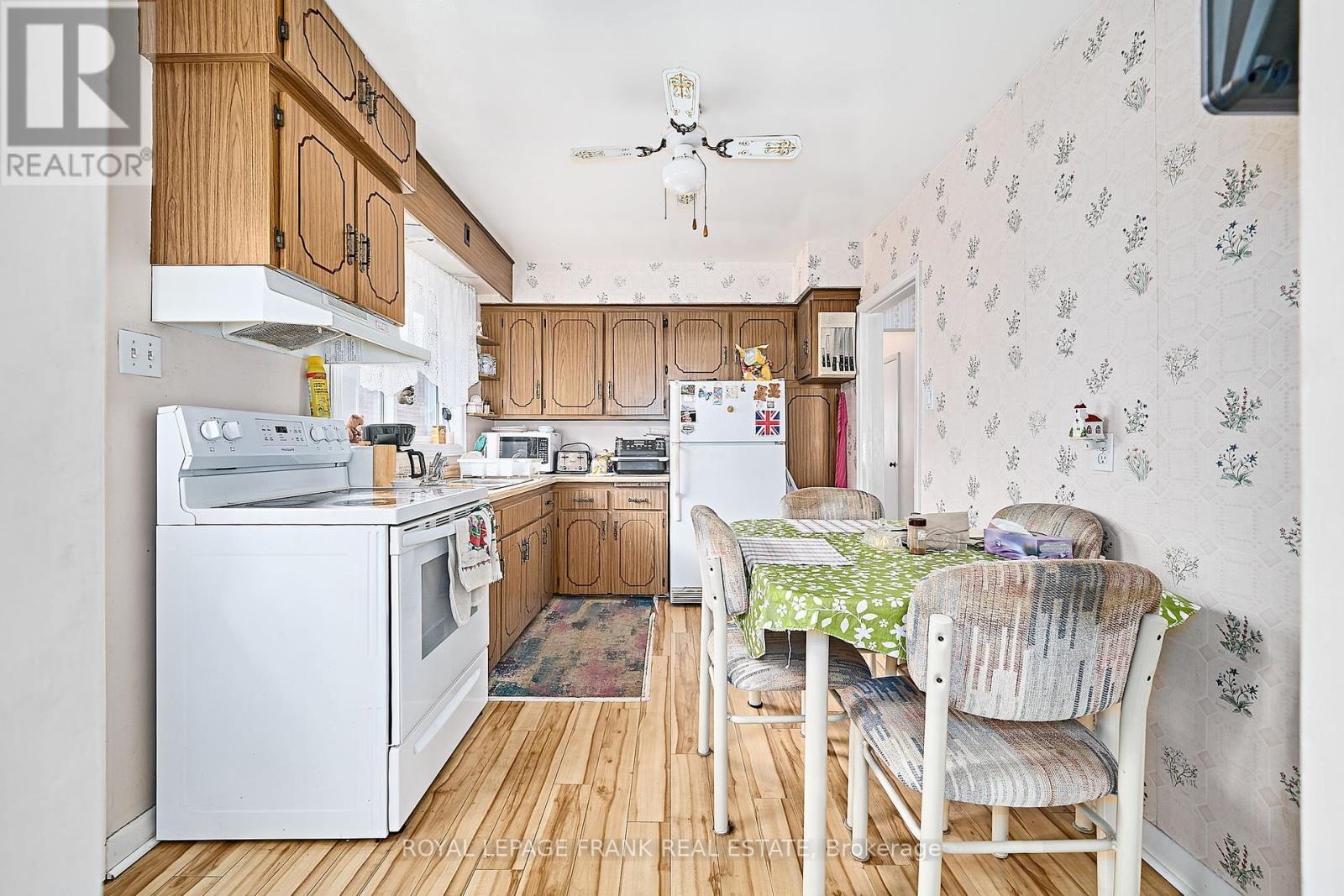 












28 WINNIPEG ROAD

,
Toronto (Kingsview Village-The Westway),




Ontario
M9P2E4

