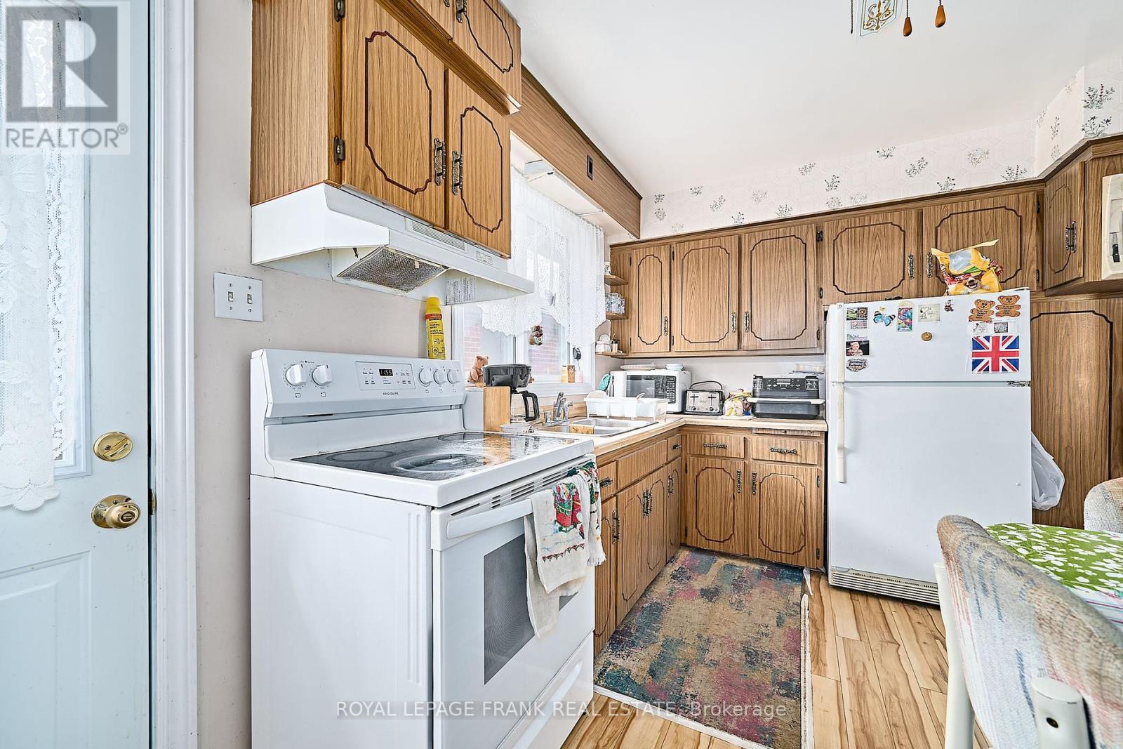 












28 WINNIPEG ROAD

,
Toronto (Kingsview Village-The Westway),




Ontario
M9P2E4

