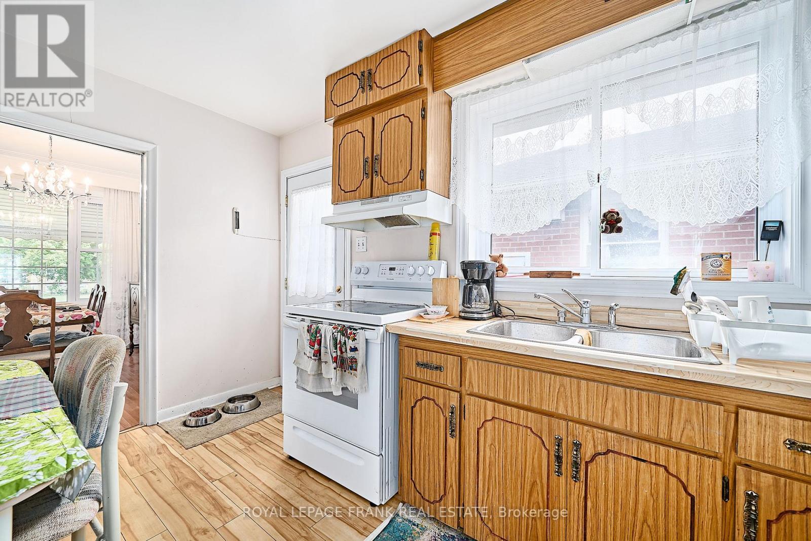 












28 WINNIPEG ROAD

,
Toronto (Kingsview Village-The Westway),




Ontario
M9P2E4


