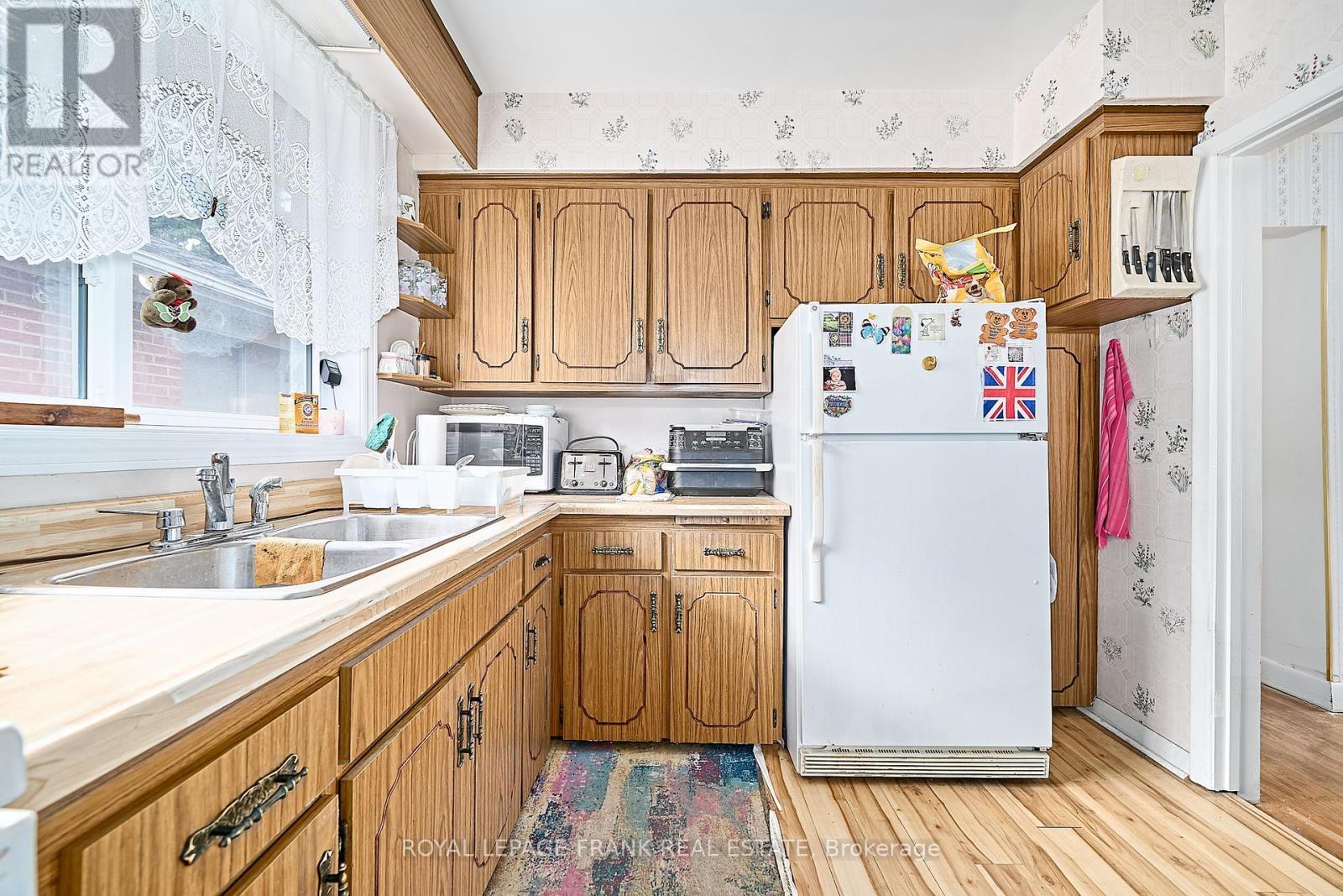 












28 WINNIPEG ROAD

,
Toronto (Kingsview Village-The Westway),




Ontario
M9P2E4

