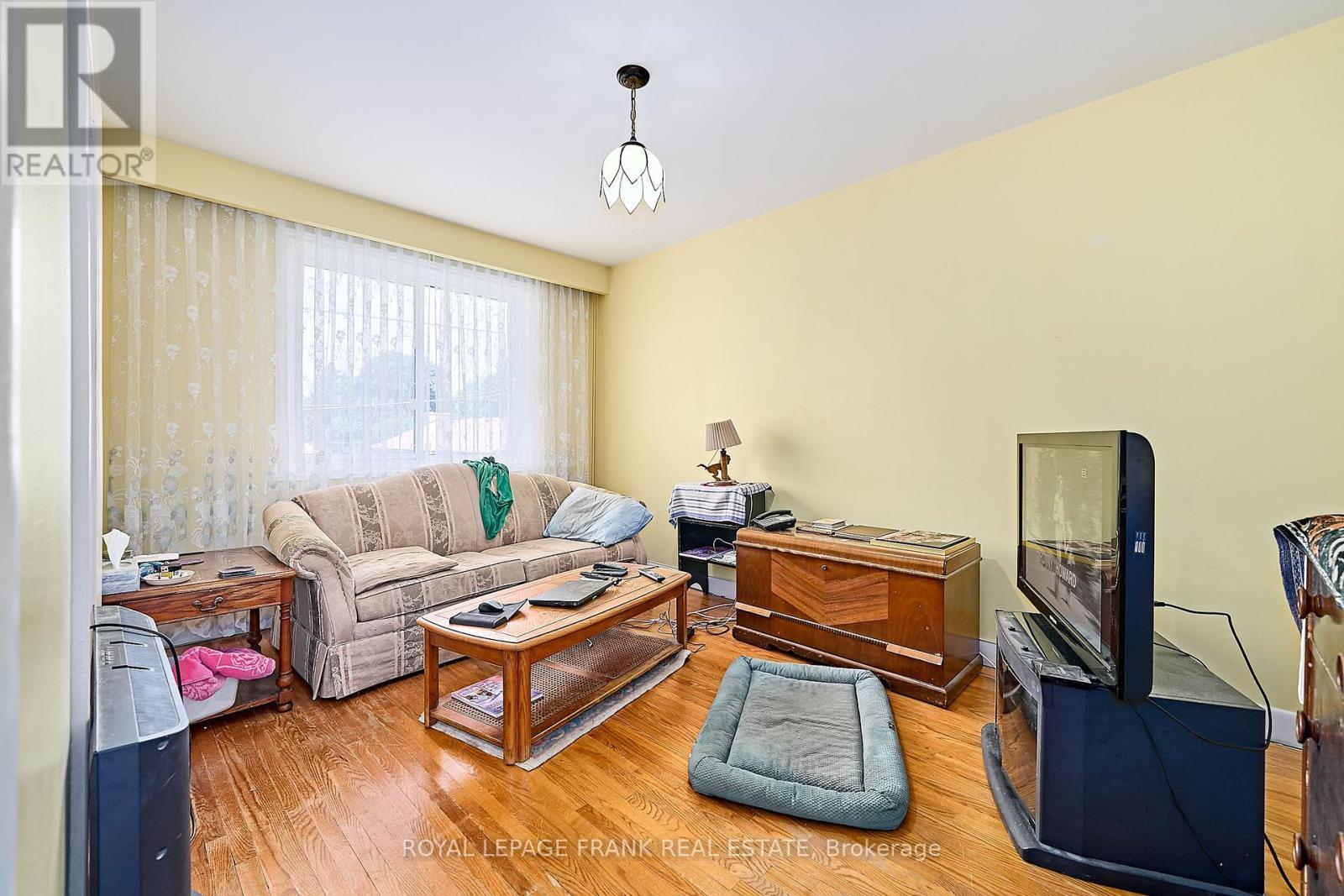 












28 WINNIPEG ROAD

,
Toronto (Kingsview Village-The Westway),




Ontario
M9P2E4

