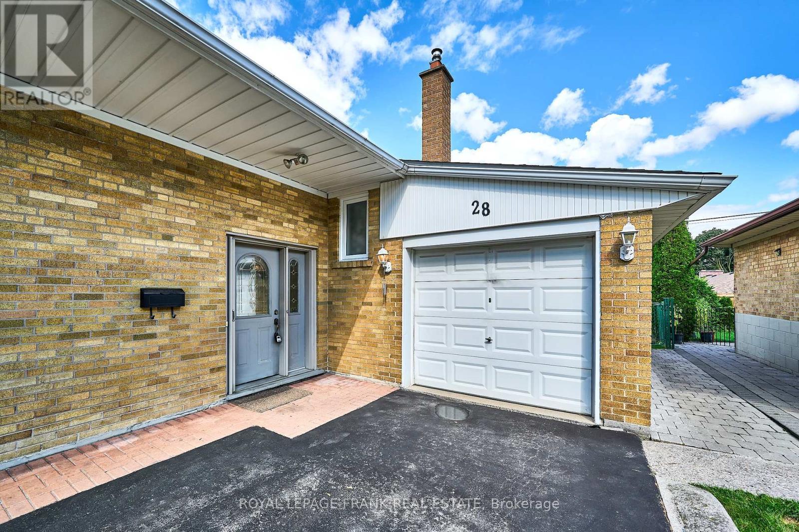 












28 WINNIPEG ROAD

,
Toronto (Kingsview Village-The Westway),




Ontario
M9P2E4

