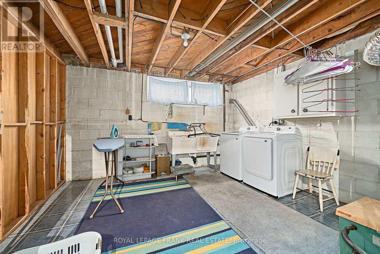 












28 WINNIPEG ROAD

,
Toronto (Kingsview Village-The Westway),




Ontario
M9P2E4

