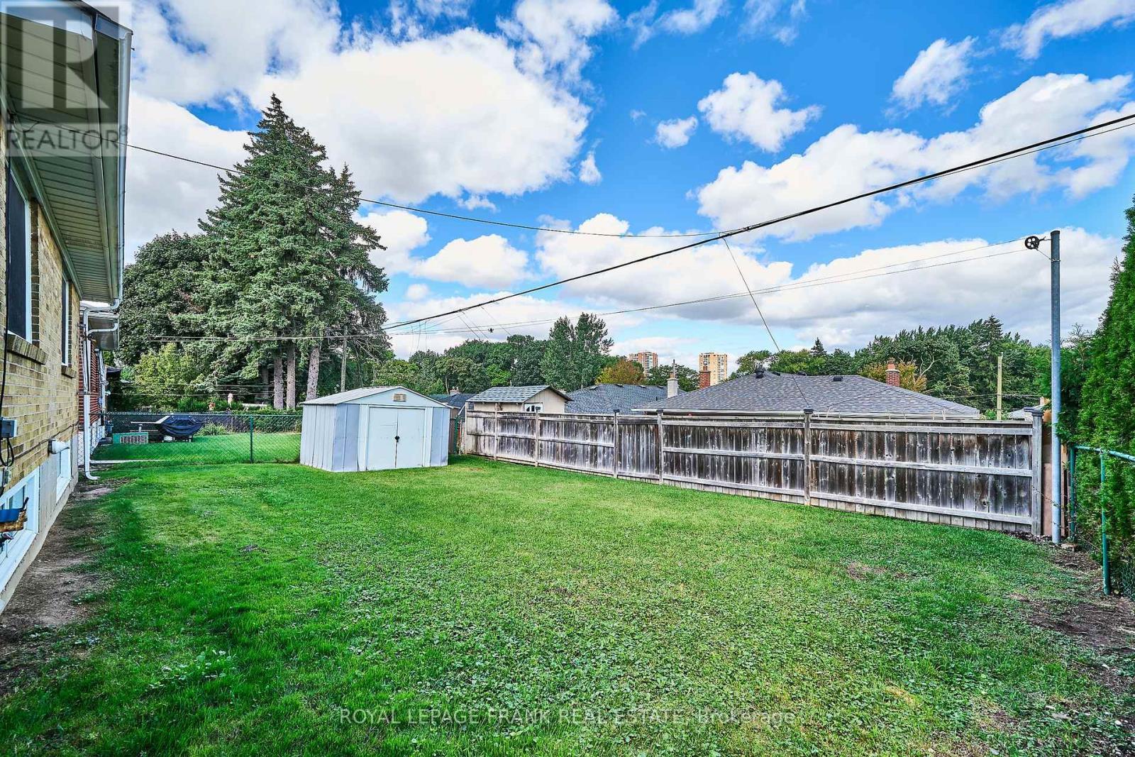 












28 WINNIPEG ROAD

,
Toronto (Kingsview Village-The Westway),




Ontario
M9P2E4

