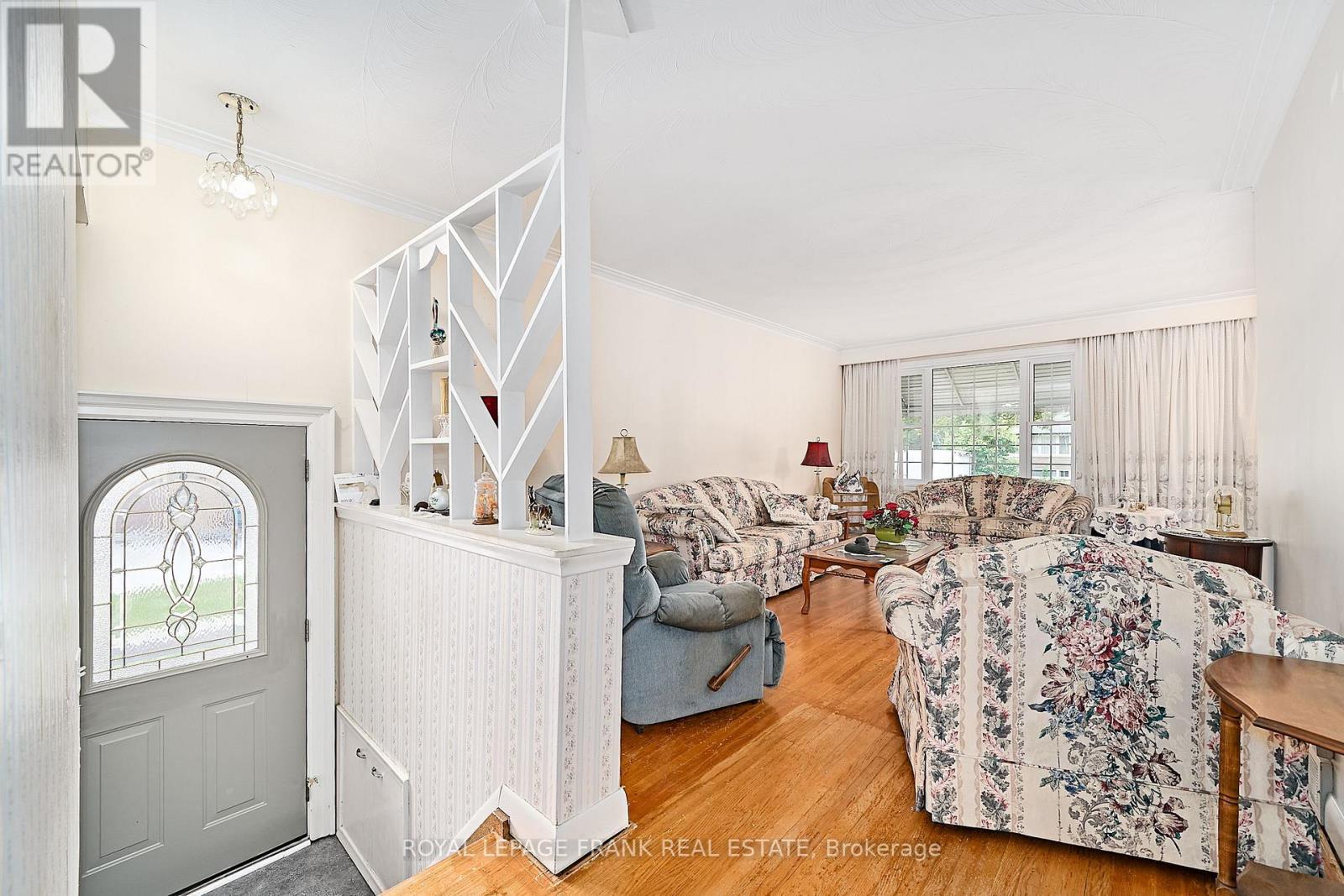 












28 WINNIPEG ROAD

,
Toronto (Kingsview Village-The Westway),




Ontario
M9P2E4

