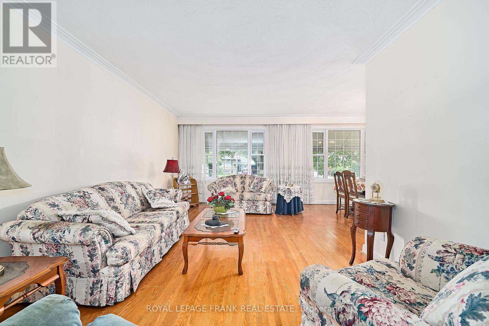 












28 WINNIPEG ROAD

,
Toronto (Kingsview Village-The Westway),




Ontario
M9P2E4

