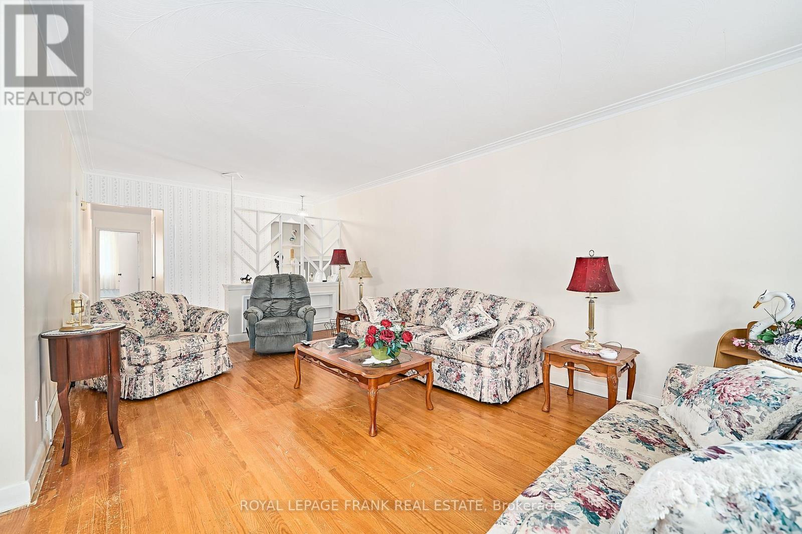 












28 WINNIPEG ROAD

,
Toronto (Kingsview Village-The Westway),




Ontario
M9P2E4

