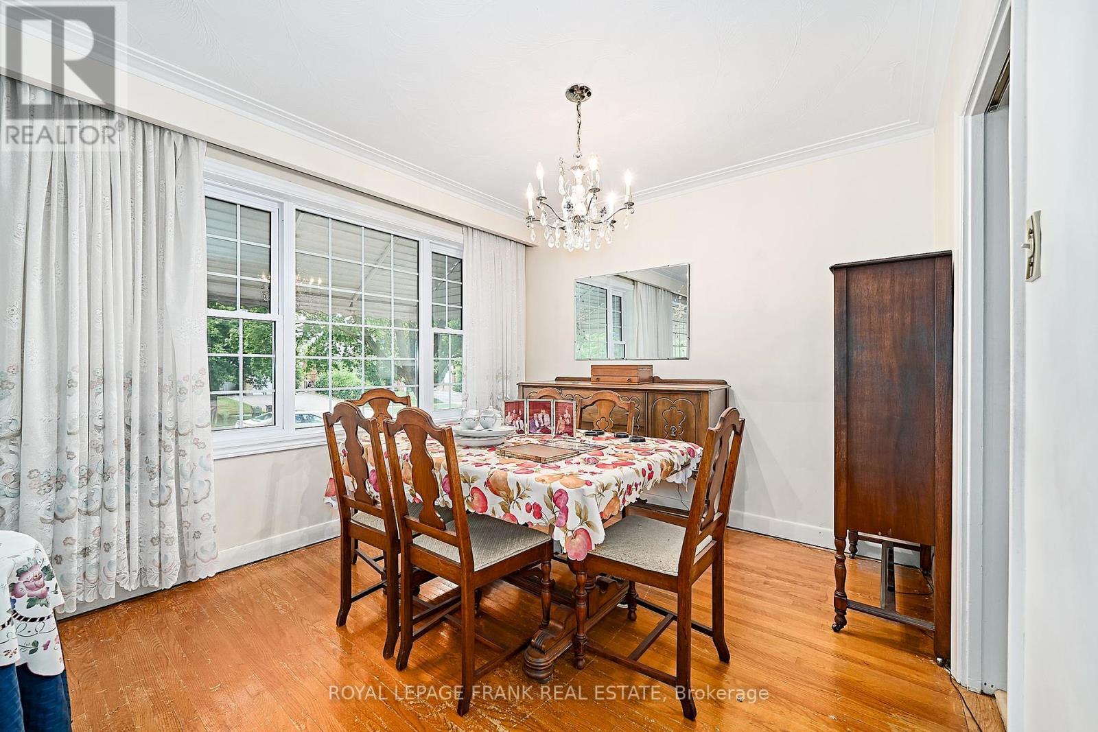 












28 WINNIPEG ROAD

,
Toronto (Kingsview Village-The Westway),




Ontario
M9P2E4

