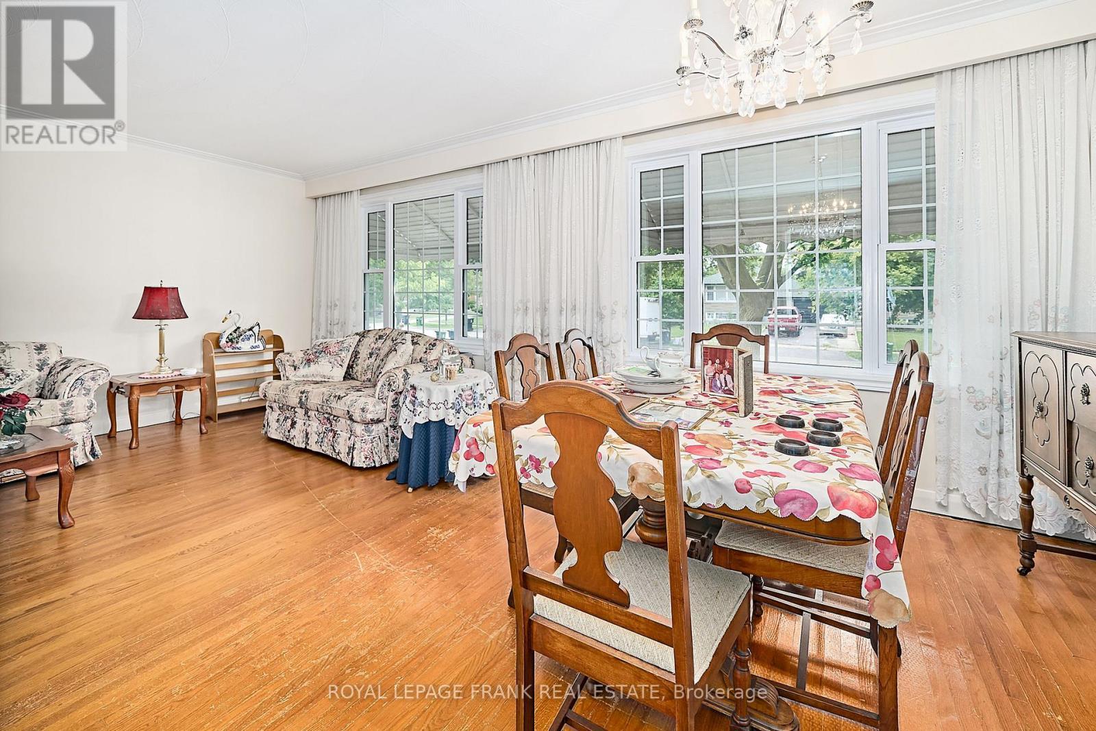 












28 WINNIPEG ROAD

,
Toronto (Kingsview Village-The Westway),




Ontario
M9P2E4


