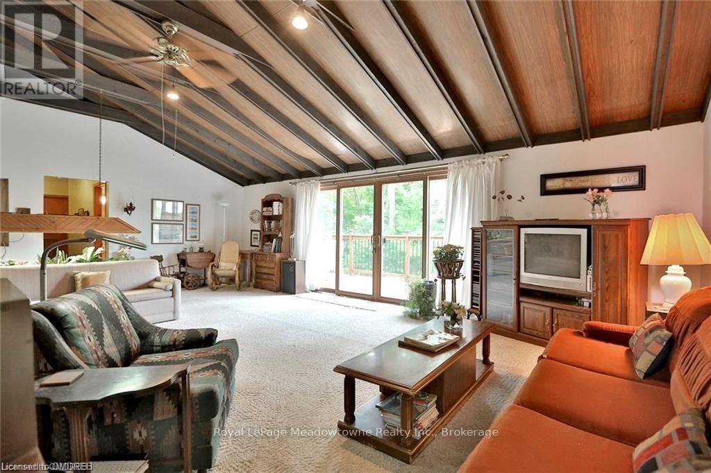 












225/269 CAMPBELL AVENUE E

,
Milton (Campbellville),







Ontario
L0P1B0

