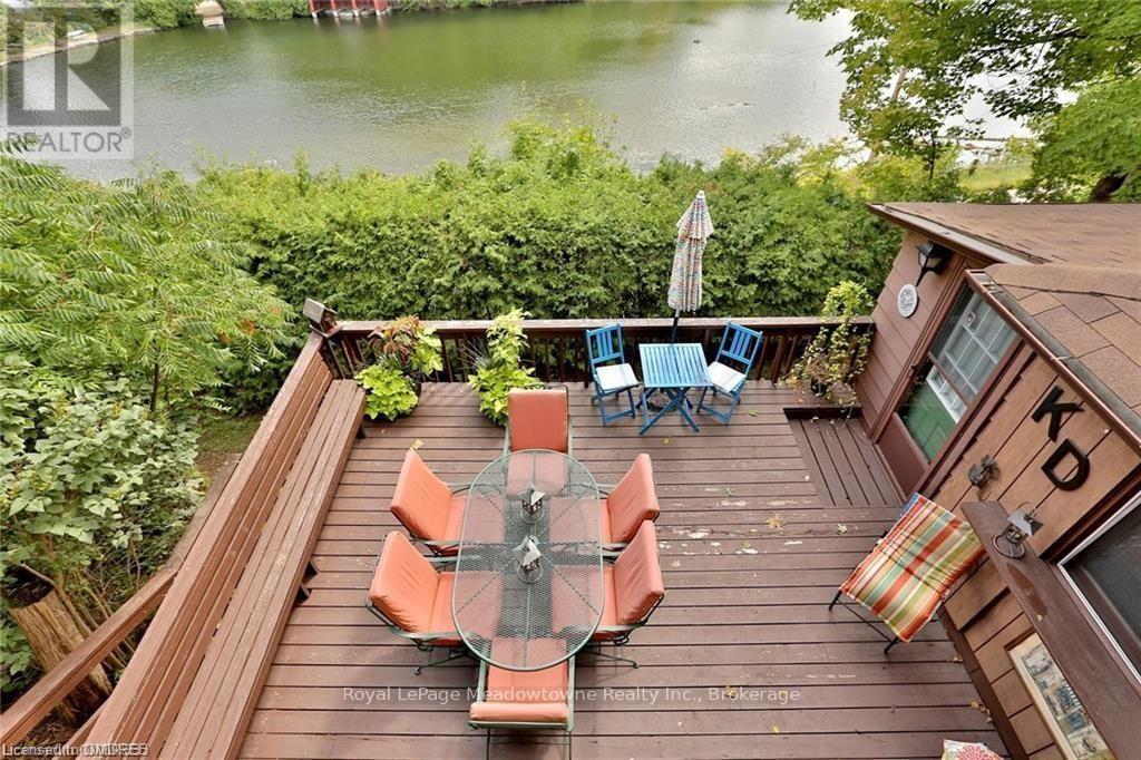 












225/269 CAMPBELL AVENUE E

,
Milton (Campbellville),







Ontario
L0P1B0

